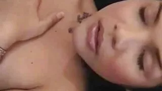 นมโตสาวแม่บ้านหัวควยนมสองเต้าด้วยปาก ดู วีดีโอ โป่